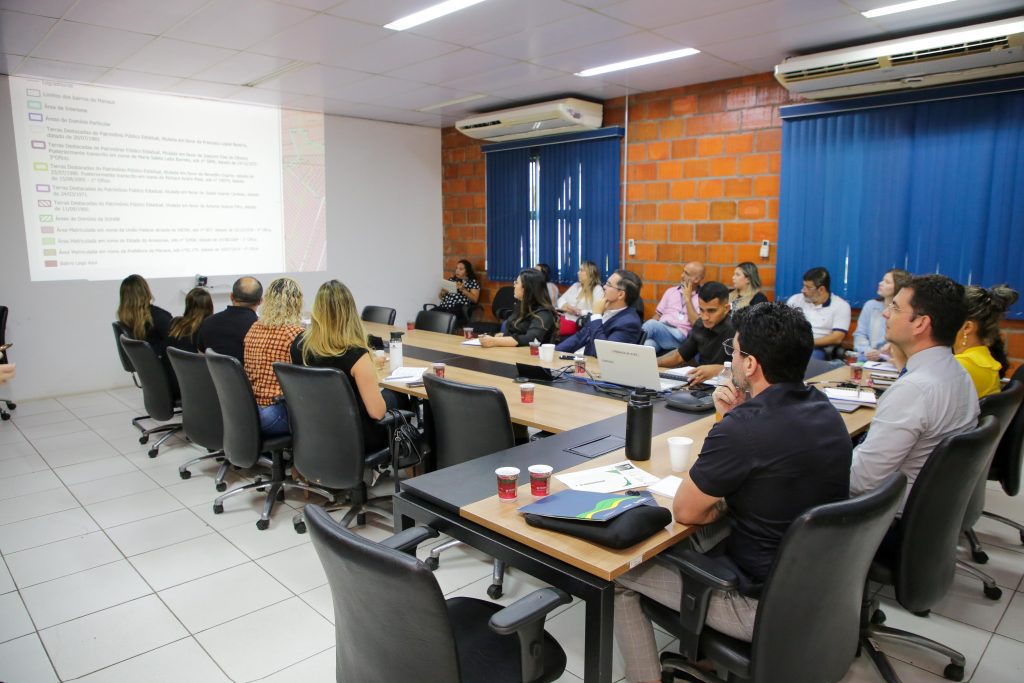 Mais de 1,7 mil famílias do Monte Horebe fazem atualização cadastral no Programa Amazonas Meu Lar 2 Suhab. 01 26.02.2025 Reunia771 o de balanc807 o Monte Horebe