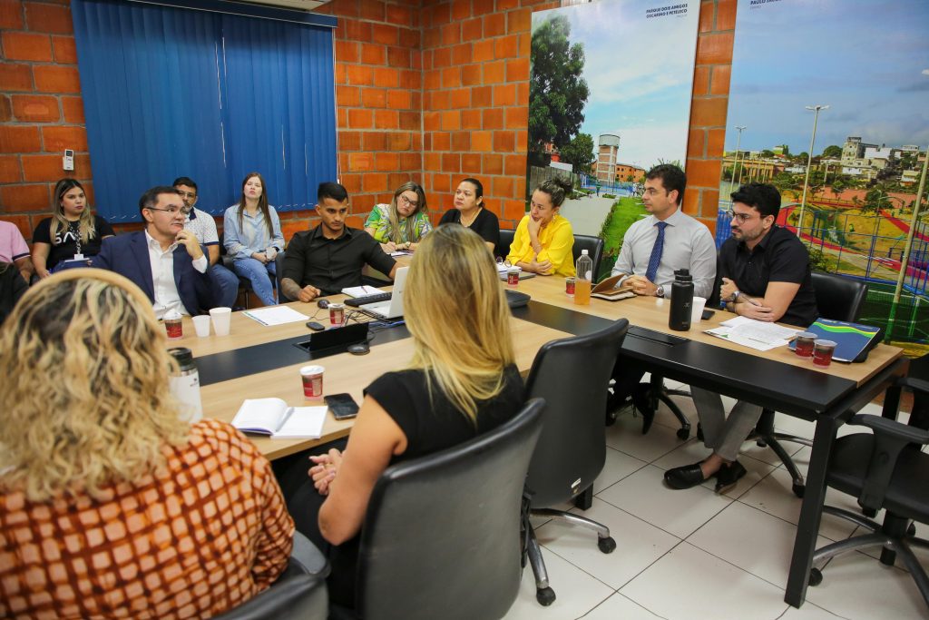 Mais de 1,7 mil famílias do Monte Horebe fazem atualização cadastral no Programa Amazonas Meu Lar 4 Suhab.02 26.02.2025 Reunia771 o de balanc807 o Monte Horebe