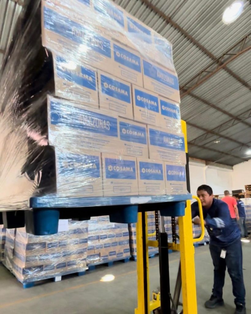 Festival de Parintins 2025: Cosama realiza a entrega de copos envasados aos bumbás Caprichoso e Garantido 4 Cosama Entrega das aguas dos bois Caprichoso e Garantido Fotos Reproducao Cosama 5