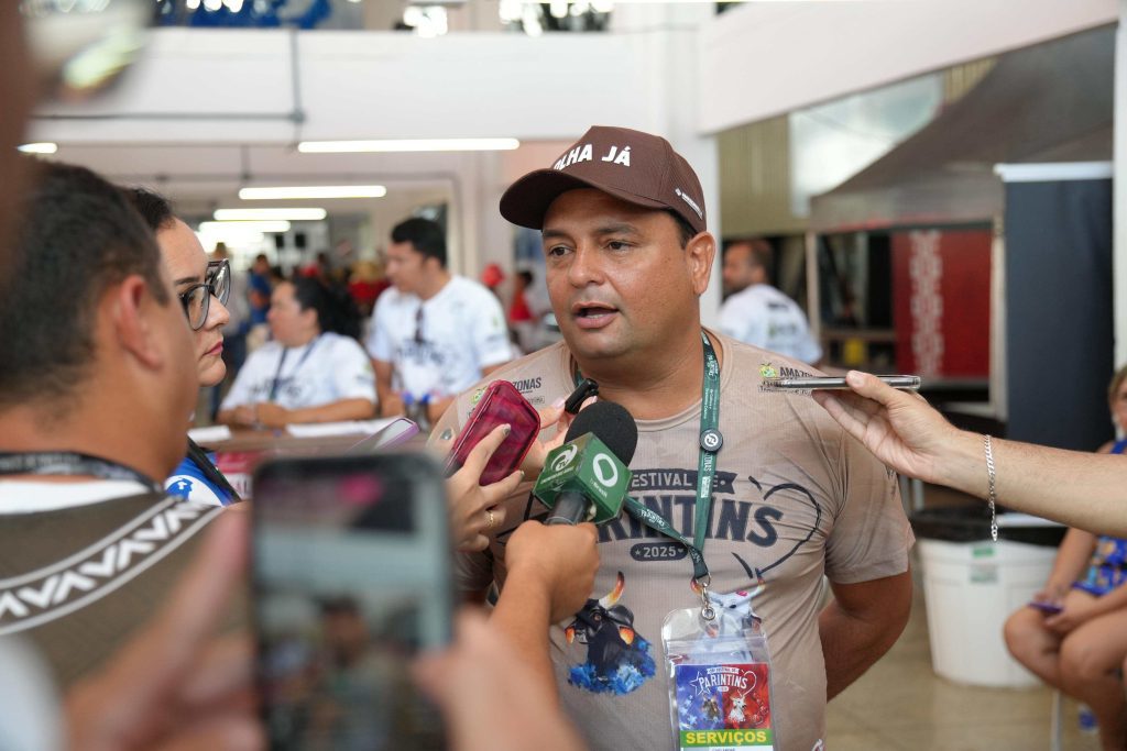Festival de Parintins 2025: Governo do Amazonas reforça cuidado com torcedores nas filas das galeras 4 Cultura filas galera secretario Caio Andre foto Aguilar Abecassis Secretaria de Estado de Cultura e Economia Criativa 2