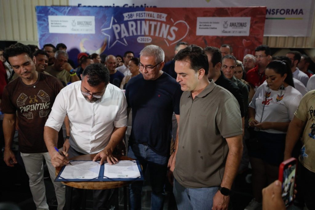 Governador Wilson Lima assina contrato para elaboração do projeto de modernização do Bumbódromo de Parintins 5 SECOM FESTIVAL DE PARINTINS 2025 WILSON LIMA4 FOTO ALEX PAZUELLO
