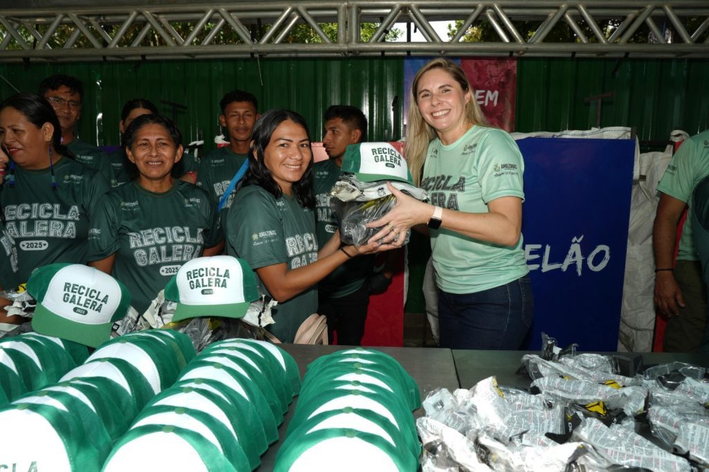 Festival de Parintins 2025: ‘Recicla, Galera’ entrega 250 itens entre EPIs e uniformes para Associação de Catadores 4 SEMA Recicla Galera FOTO Aguilar Abecassis