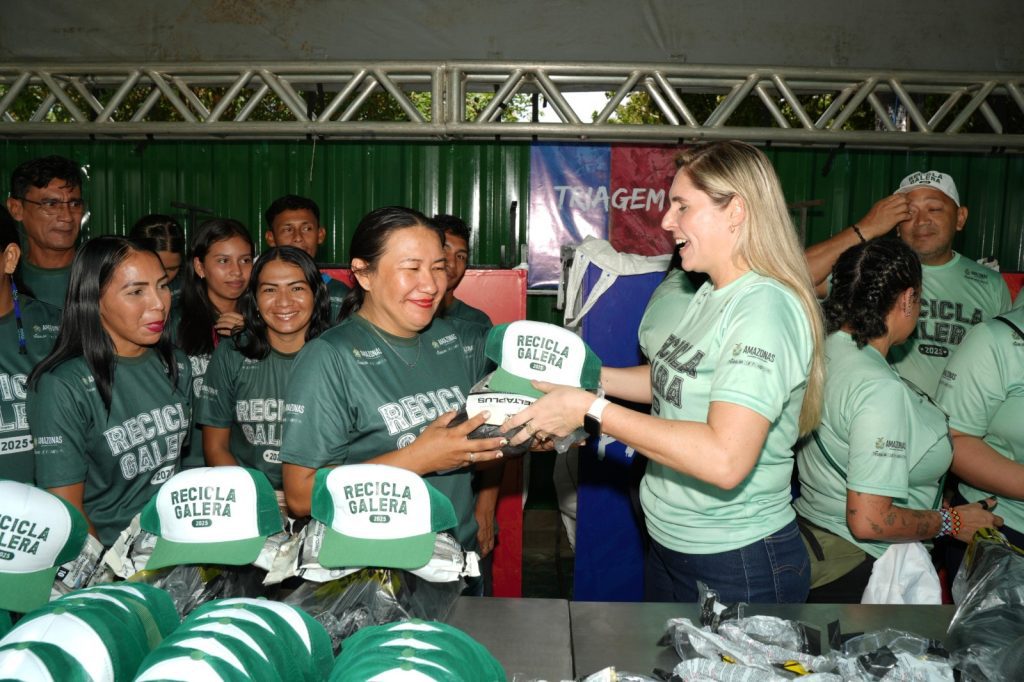 Festival de Parintins 2025: ‘Recicla, Galera’ entrega 250 itens entre EPIs e uniformes para Associação de Catadores 3 SEMA Recicla Galera FOTO Aguilar Abecassis