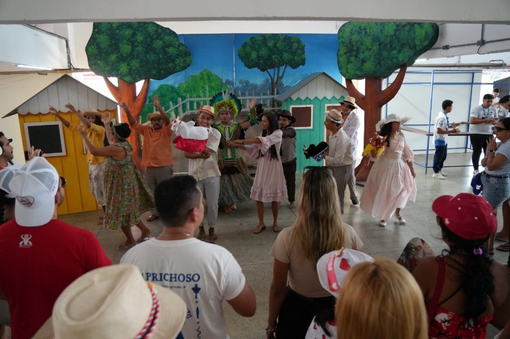 Festival de Parintins 2025: Visita guiada ao Bumbódromo bate recorde de público e reforça alta da cultura e turismo em Parintins 3 WhatsApp Image 2025 06 30 at 10.09.55