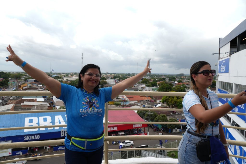 Festival de Parintins 2025: Visita guiada ao Bumbódromo bate recorde de público e reforça alta da cultura e turismo em Parintins 6 WhatsApp Image 2025 06 30 at 10.09.56 1 1