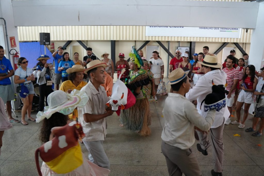 Festival de Parintins 2025: Visita guiada ao Bumbódromo bate recorde de público e reforça alta da cultura e turismo em Parintins 4 WhatsApp Image 2025 06 30 at 10.09.56