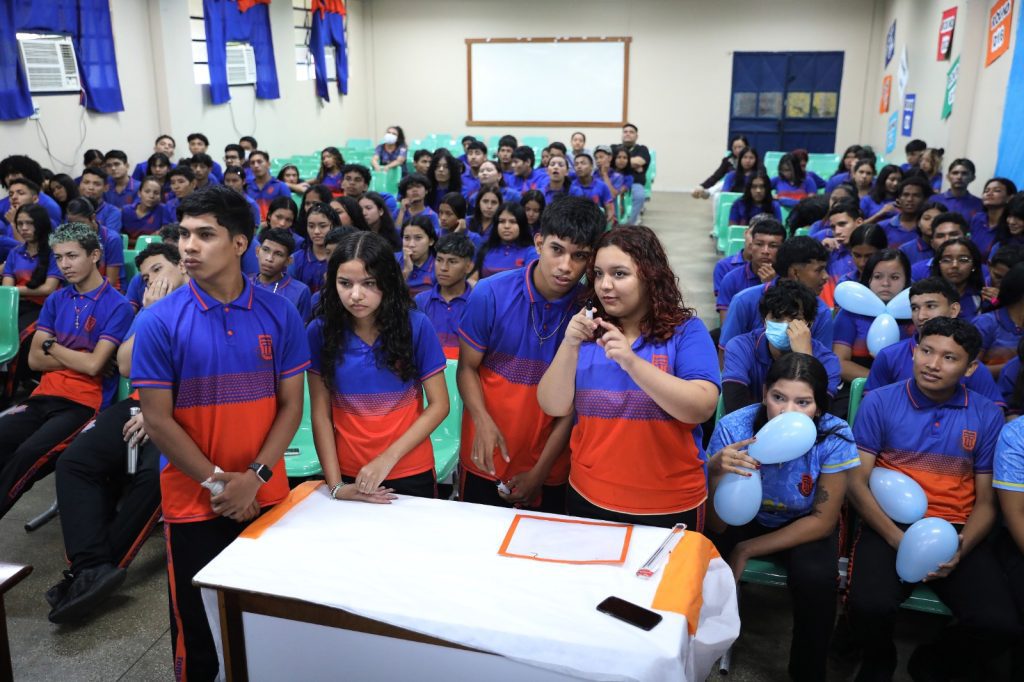 Alunos da EE Tomaszinho Meirelles, em Parintins, participam de gincana de preparação para o Saeb 2025 4 Alunos da EE Tomaszinho Meirelles, em Parintins, participam de gincana de preparação para o Saeb 2025