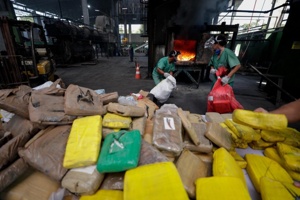 Governo do Amazonas inicia incineração de 40 toneladas de drogas apreendidas 9 Governo do Amazonas inicia incineração de 40 toneladas de drogas apreendidas