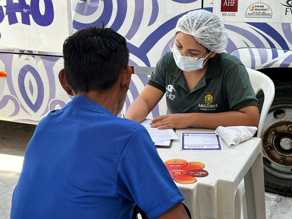 Outubro Verde: FVS-RCP reforça prevenção contra sífilis com testagem no Centro de Manaus