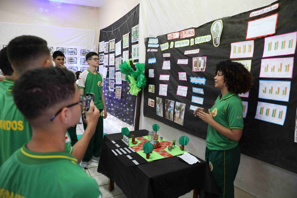 Mostra Científica e Cultural mobiliza mais de 850 estudantes na Escola Estadual Ângelo Ramazzotti