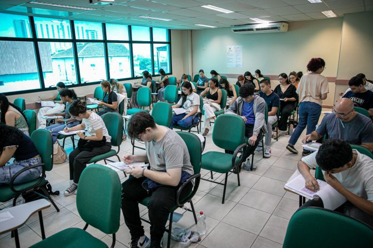 Milhares de candidatos dão início ao sonho de ingressar na UEA por meio do Vestibular 2025, acesso 2026