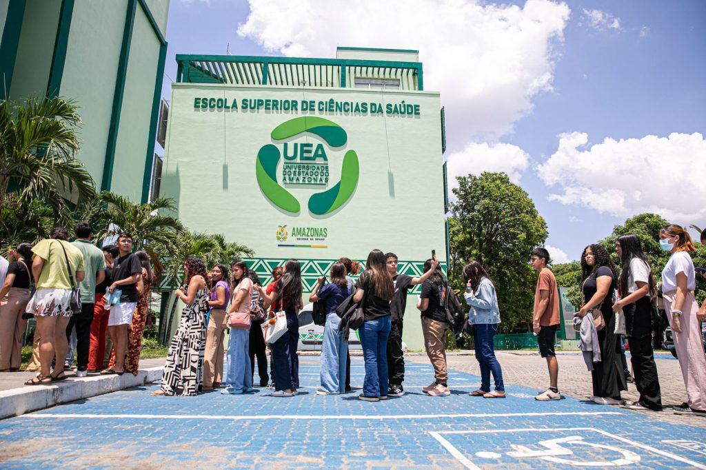 Expectativa de milhares de candidatos marca a aplicação das provas do Sistema Ingresso Seriado da UEA Expectativa de milhares de candidatos marca a aplicação das provas do Sistema Ingresso Seriado da UEA