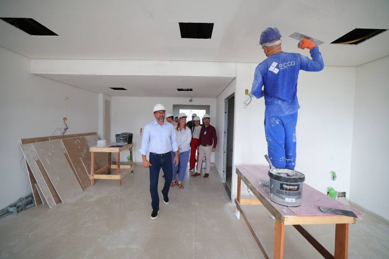 Governador Wilson Lima vistoria equipamentos e obras no Complexo Hospitalar Sul
