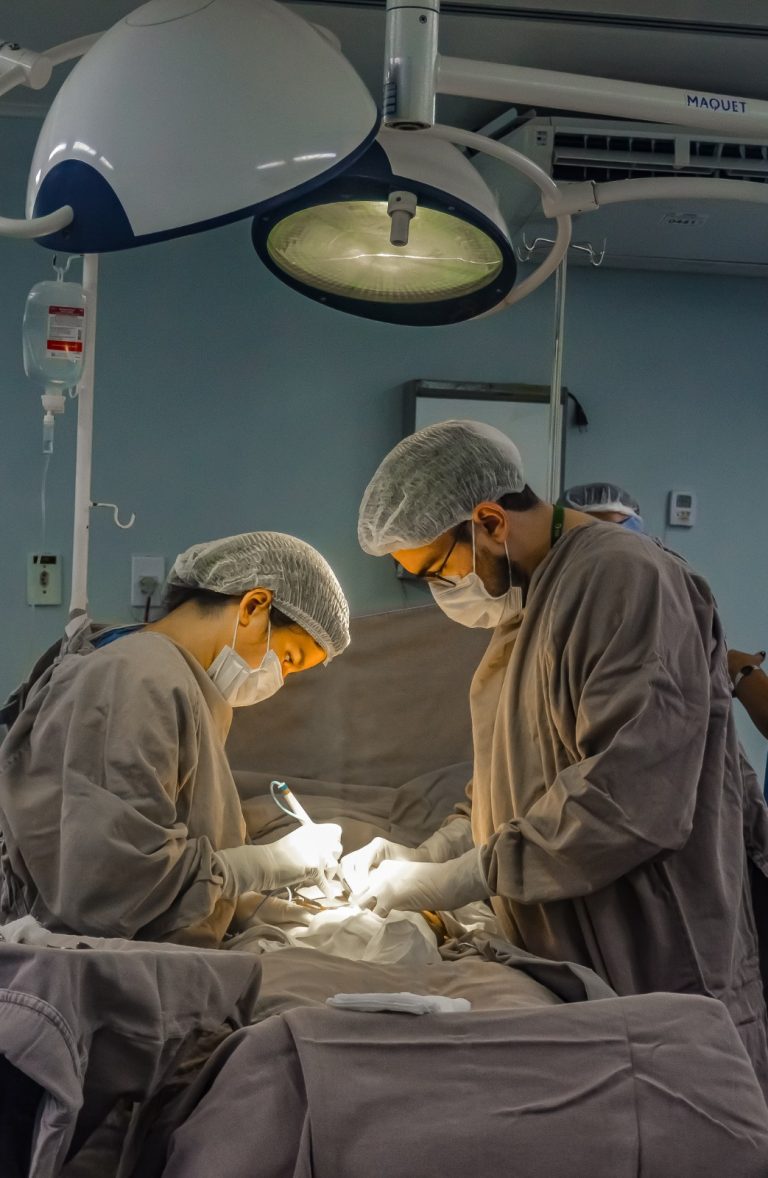 Hospital Adriano Jorge completa 22 anos com avanços na ampliação em 30% da oferta de cirurgias