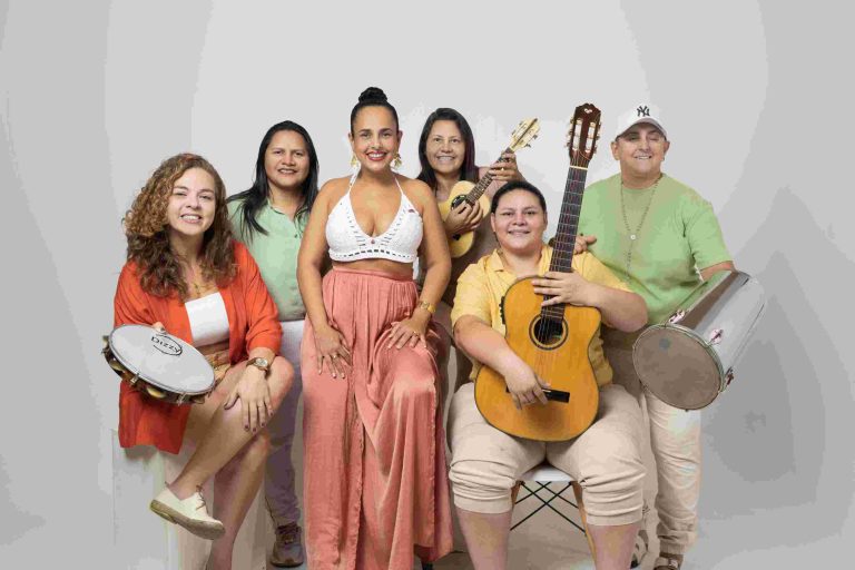 Samba, voz e violão embalam o Banzeiro Cabôco no Centro Histórico de Manaus