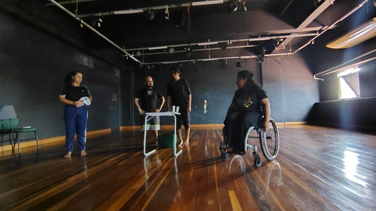 Ensaio aberto de ‘Cair Para Abel’ convida o público a vivenciar os bastidores da criação teatral