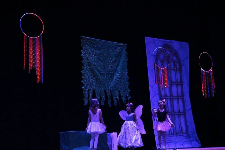 Espatódea Trupe celebra dez anos levando encanto e aprendizado ao palco do Teatro Amazonas