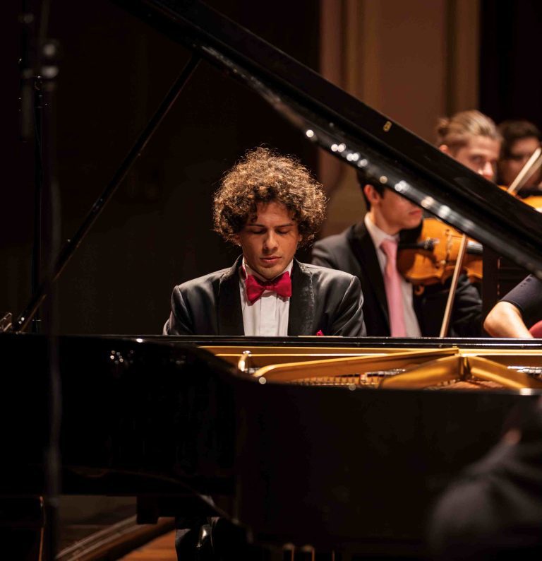 Um dos principais pianistas do Brasil, Fabio Martino se apresenta com a Amazonas Filarmônica em Manaus