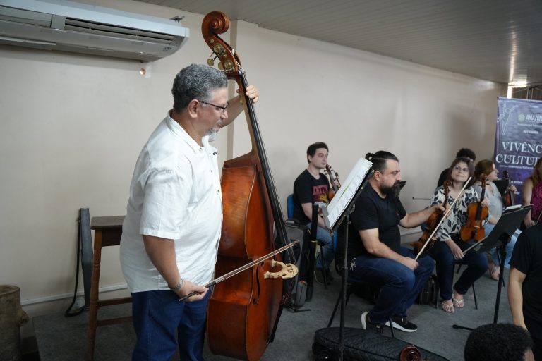 Vivência Cultural: Alunos da Escola Estadual Tiradentes têm tarde de música clássica com a Orquestra da Câmara Amazonas