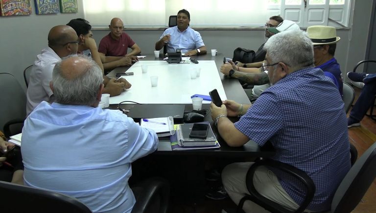 Carnaval na Floresta: Governo do Amazonas cobra planejamento do Carnaval 2026 dos presidentes das escolas de samba 