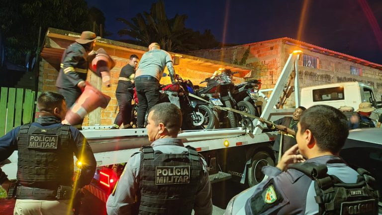 Detran-AM e PMAM ‘desmontam’ adega e removem 120 motocicletas irregulares, na zona norte de Manaus