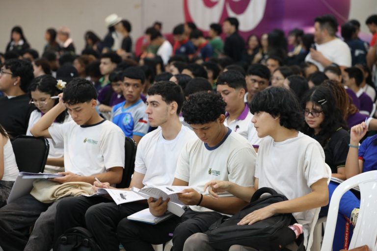 Mais de 2 mil alunos da rede estadual do Amazonas participam do “Aulão na Rede” 2025