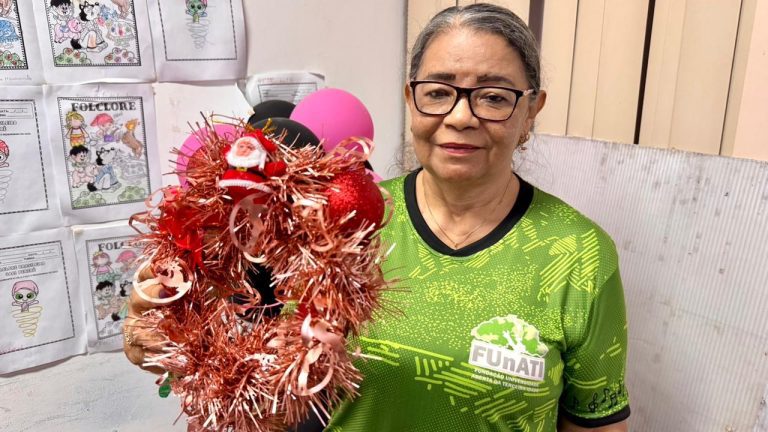 Renda extra: Centro de Convivência realiza oficina de confecção de guirlandas com materiais recicláveis