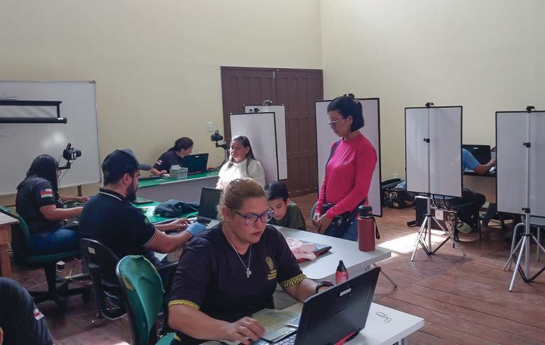 Governo do Amazonas promove ação de cidadania voltada aos beneficiários e trabalhadores do Prosai Parintins