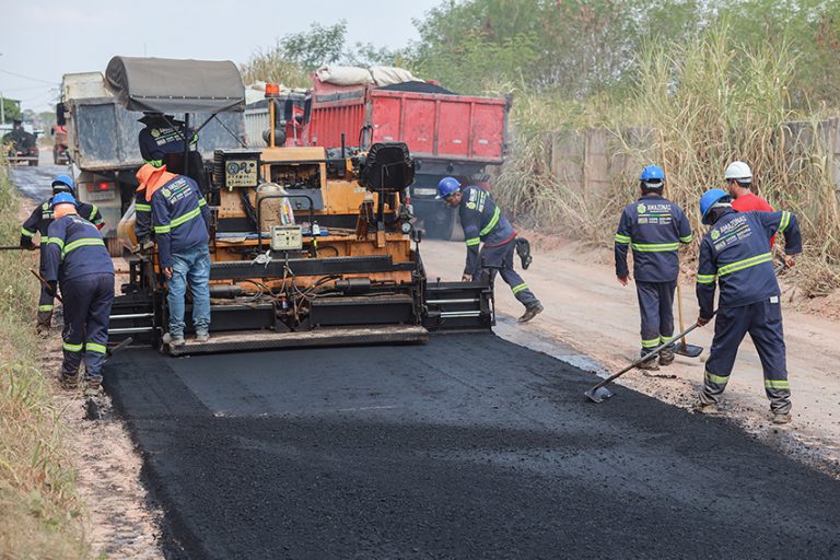 Urucurituba e Barreirinha recebem obras de recuperação viária pelo Programa Asfalta Amazonas