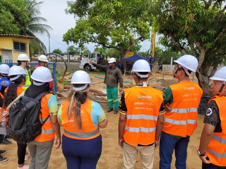 Acadêmicos da UEA visitam obras do Prosai Parintins e conhecem avanços do programa no município