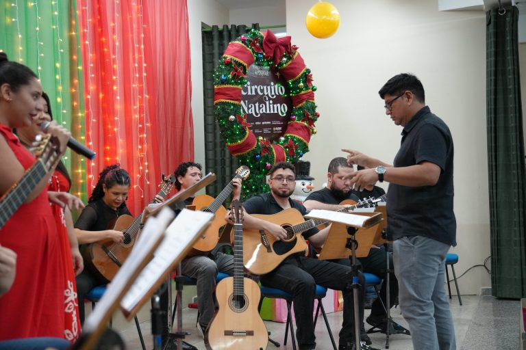 Circuito Natalino leva magia e musicalidade aos alunos da Escola Estadual de Tempo Integral Gonçalves Dias
