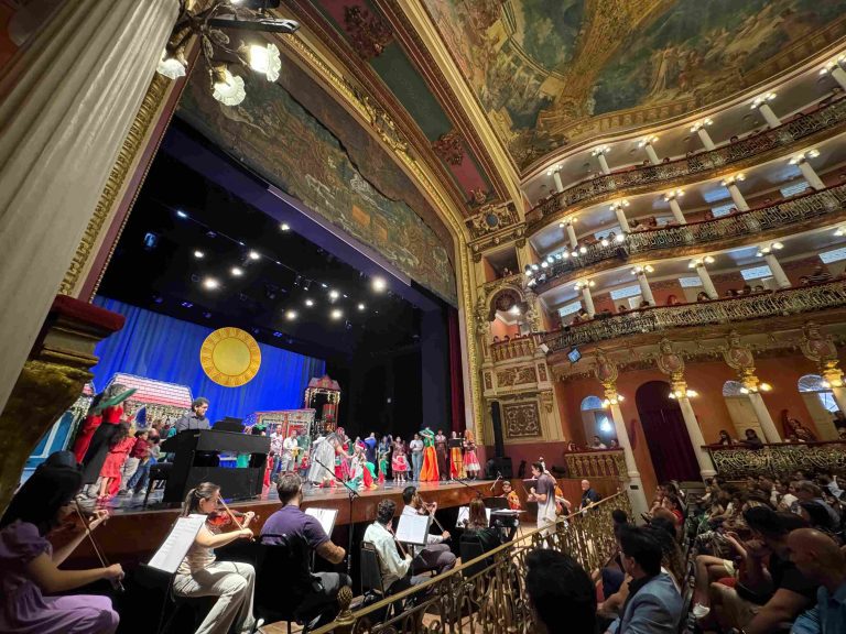 Arte, infância e emoção marcam o concerto ‘Crianças Unidas do Brasil’ no Teatro Amazonas