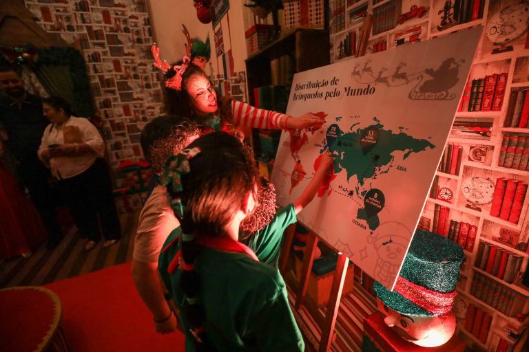 Agendamentos para Fábrica do Papai Noel, Vila de Natal e Festival de Natal no Teatro Amazonas começam nesta terça