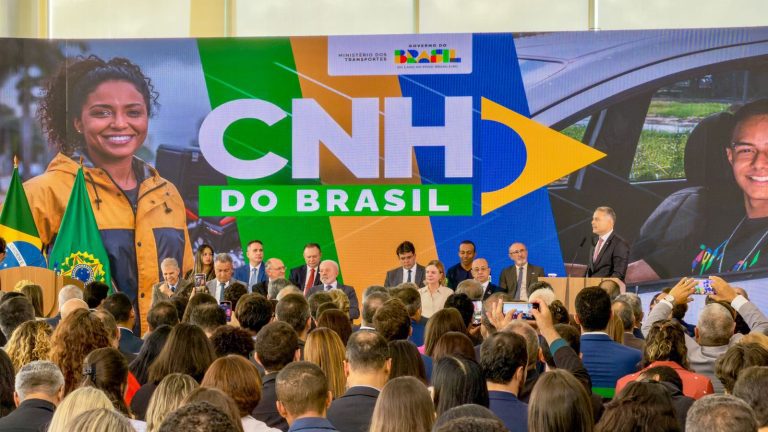 Direção do Detran Amazonas participa do lançamento da CNH do Brasil; confira novas regras