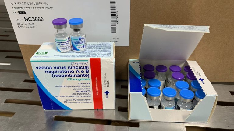 Amazonas recebe mais de 18 mil doses da nova vacina contra vírus sincicial respiratório para proteção de gestantes e recém-nascidos