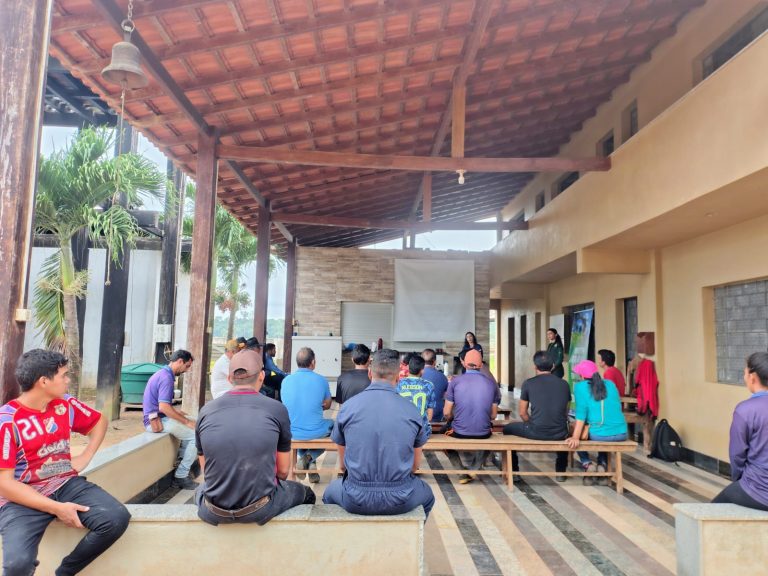 Em Presidente Figueiredo, Idam capacita pecuaristas e trabalhadores rurais em silagem