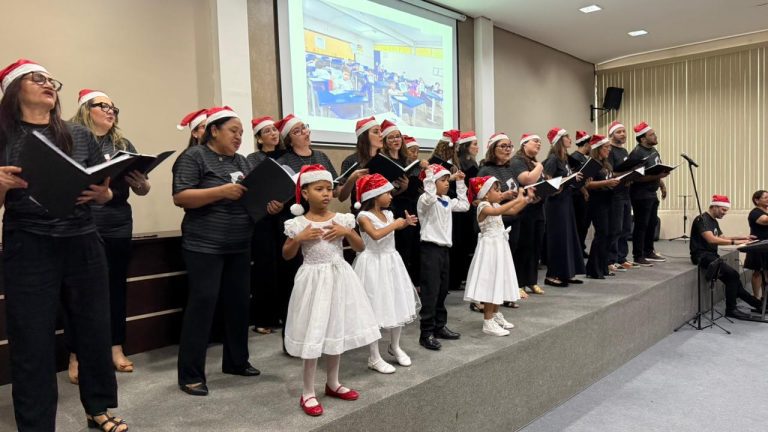 PGE-AM recebe crianças da Escola Estadual Plácido Serrano para celebração natalina
