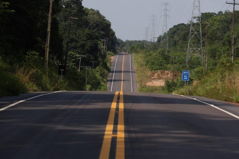 “Antes era só buraco. Hoje ganho quase uma hora de viagem”, usuário da AM-010 relata impacto da obra de modernização da rodovia