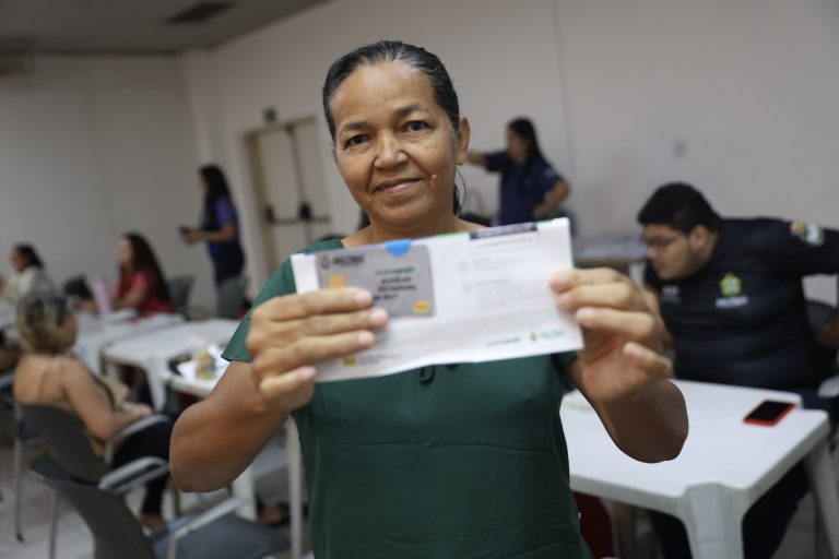 “Será uma ótima ajuda perto do Natal”, comemora nova beneficiária do Auxílio Estadual em Manaus