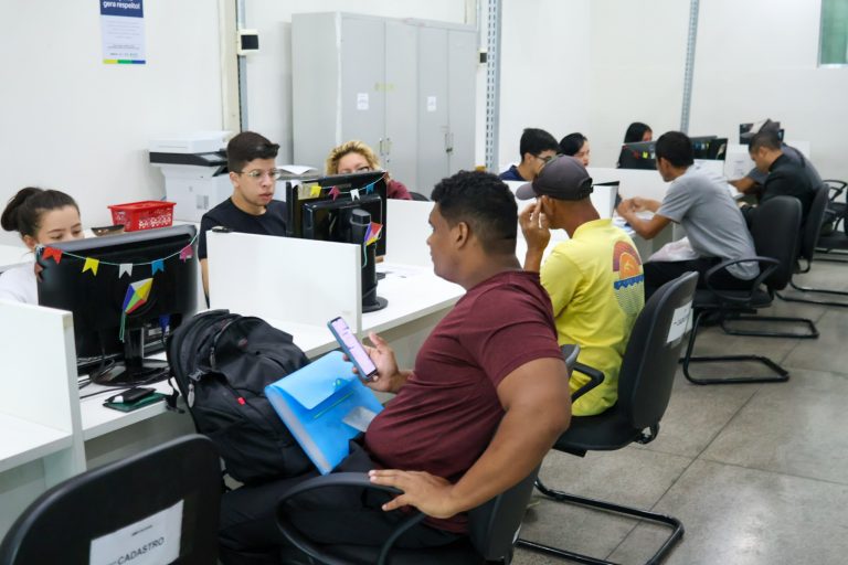 Sine Amazonas divulga 131 vagas de emprego para esta quarta-feira