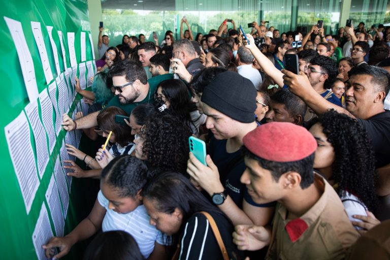 Festa da aprovação: Emoção e alegria marcam a divulgação dos resultados do Vestibular e SIS da UEA