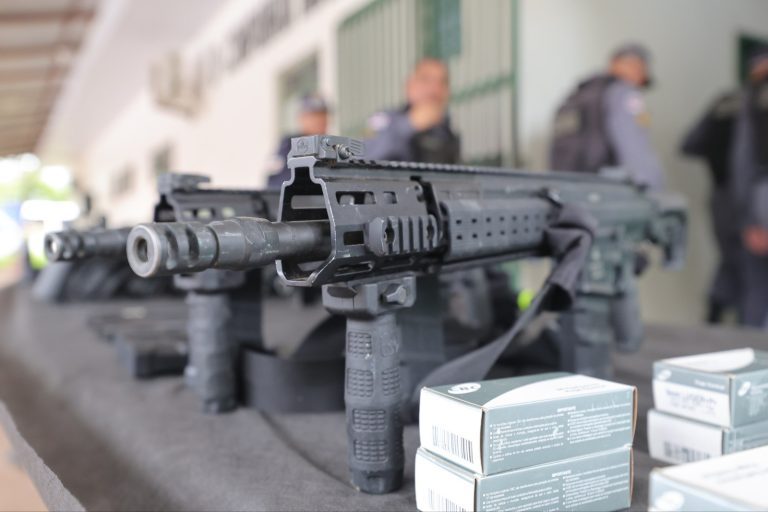 Em Iranduba, Governo do Amazonas entrega novas viaturas com sistema Paredão e armamentos para as Forças de Segurança