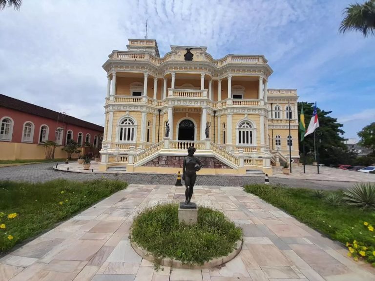Palácio Rio Negro recebe exposição que celebra o protagonismo artístico de idosas em Manaus