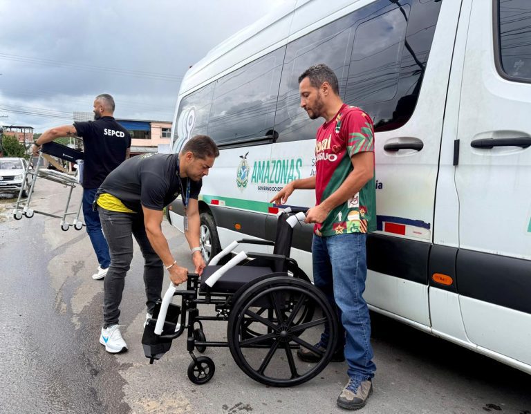 Inclusão sobre Rodas: Governo do Estado segue com entregas domiciliares de cadeiras de rodas para pessoas com deficiência