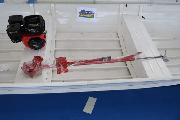 “Vai ajudar no desenvolvimento da nossa pescaria”, diz pescador beneficiado com kit pesca pelo Governo do Amazonas