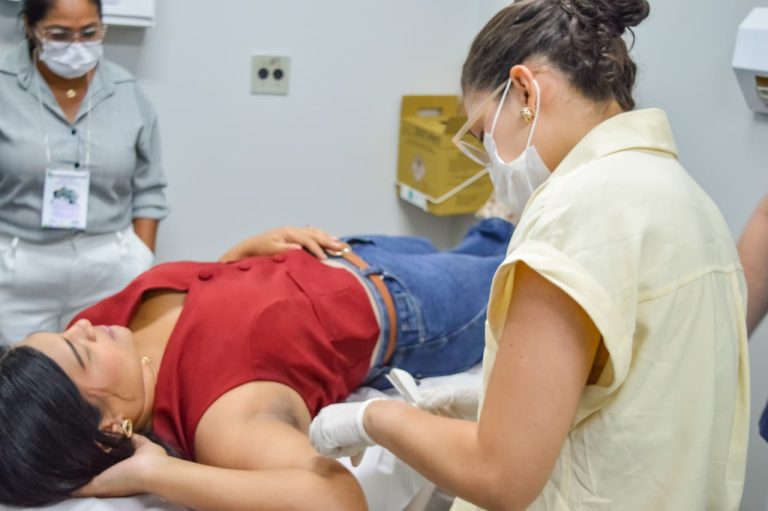 SES-AM qualifica profissionais da Atenção Básica de Saúde para inserção de implante contraceptivo