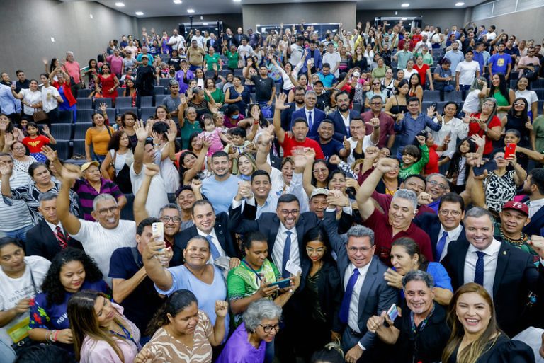 Cidadãos ocupam a primeira fila da Aleam e transformam prestação de contas em ato de reconhecimento